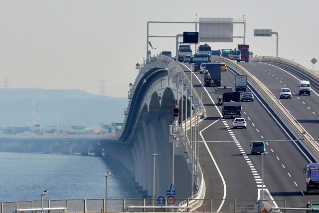 トラック運転中に地震発生 高速道路走行中などに地震に襲われた際の対処法とは 中古トラック販売 トラック流通センター