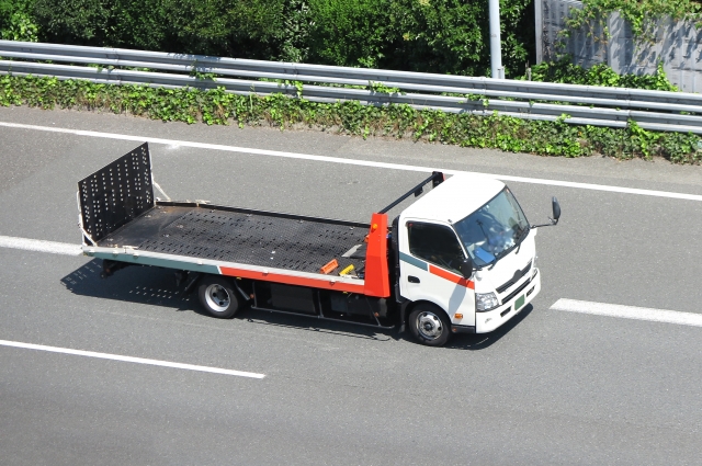 車両搬送に活躍する車両運搬車 キャリアカー 回送車 の特徴や運転に必要な免許 資格とは