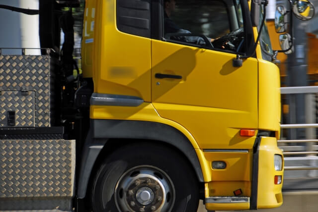 運転難易度が高い大型トラックには最上級の安全装備が搭載されている？
