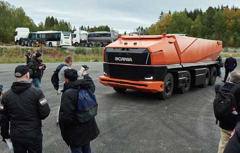 当日、世界初公開されたスカニアの自動運転ダンプ車。キャブは不要として、思い切ったデザインに...ザ・トラック