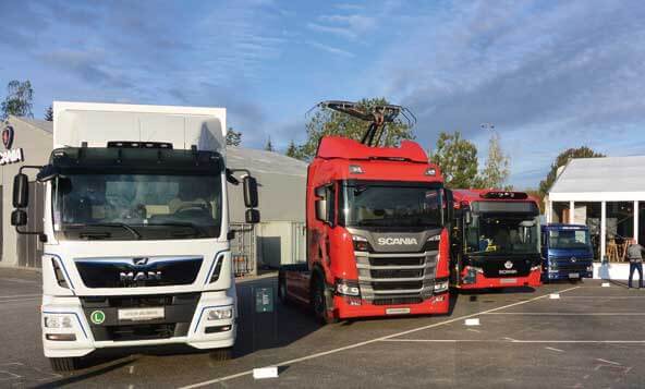 将来のトラトンの車達は電動化を指向している。MAN TGM 26-ton、パンタグラフ付きのScania R450 hybrid（特定道路に架線を設置して、そのルートを走行するときは架線から集電しつつ走行する）及びCityWideLFバス、そしてVW e-Deliveryブラジル生産車が整列していた...ザ・トラック