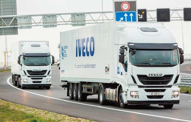 IVECOもセミトレ2台隊列で参加。欧州内のシェアは大きくはないが、イタリーを代表する自動車・産業機械/車両当の総合メーカーとして存在感を示している。...ザ・トラック