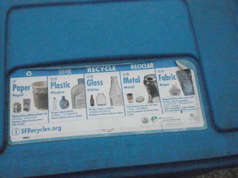青色のビンは「リサイクル品（紙・樹脂類・ガラス・金属・繊維製品）」用...ザ・トラック