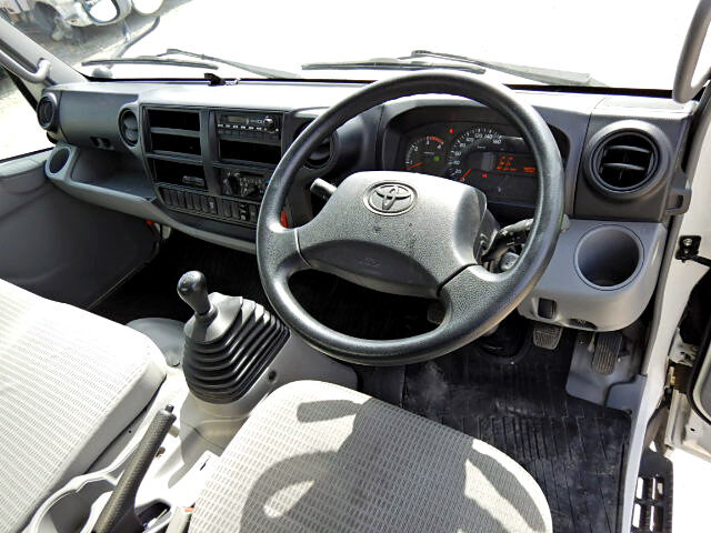 トヨタ トヨエース 小型 アルミバン サイドドア TKG-XZU710｜画像7