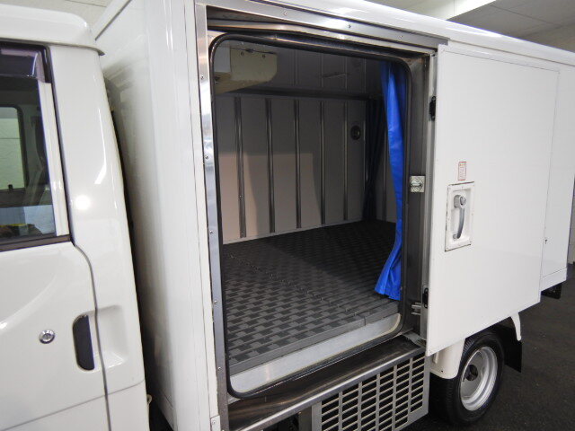 三菱 デリカ 小型 冷凍冷蔵 10尺 ABF-SKP2TM - 中古トラック車両詳細 | 中古トラック販売のトラック流通センター