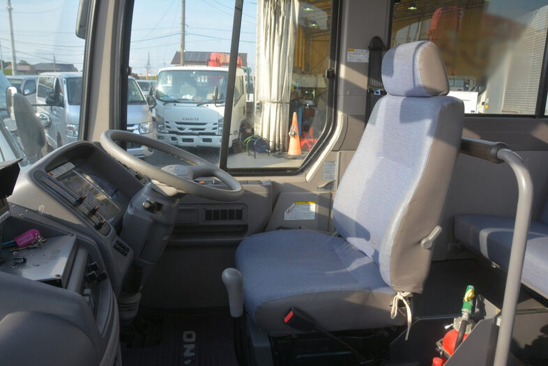 日野 リエッセ 小型 バス マイクロバス BDG-RX6JFBA｜画像9