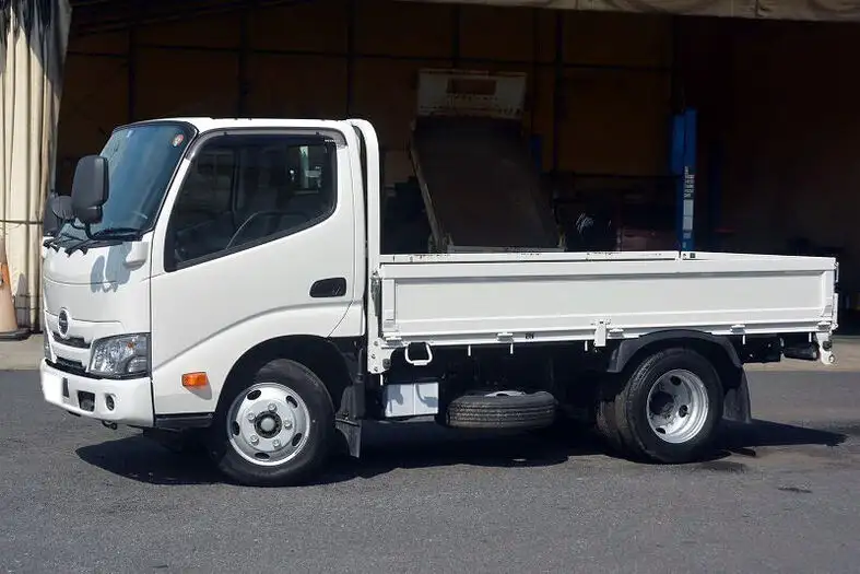 日野 デュトロ 小型 平ボディ 2RG-XZU605M R2 の中古トラック【車両No.131390】