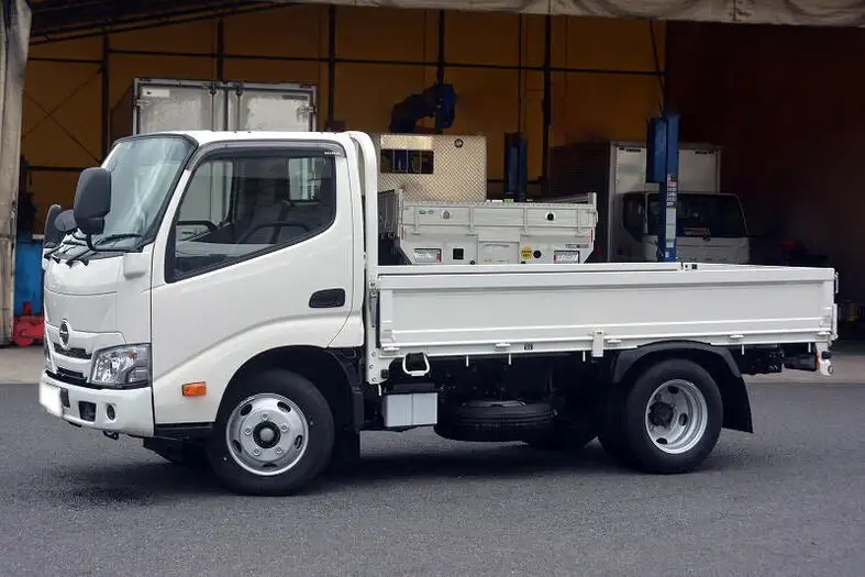 日野 デュトロ 小型 平ボディ 2RG-XZU605M R2 の中古トラック【車両No.131393】