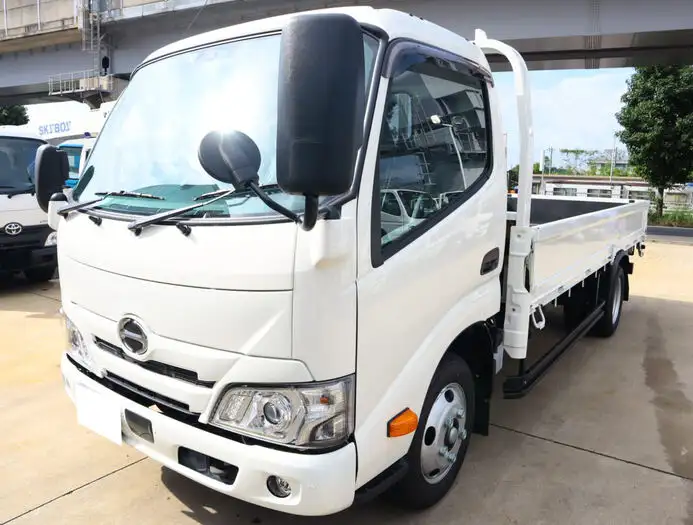 日野 デュトロ 小型 平ボディ 2RG-XZU655M R2 の中古トラック【車両No.132683】