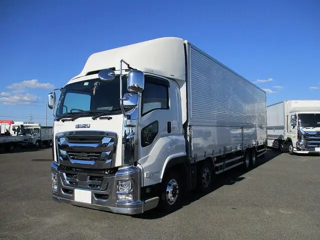 いすゞ ギガ 大型 ウイング エアサス ベッド の中古トラック【車両No.135297】