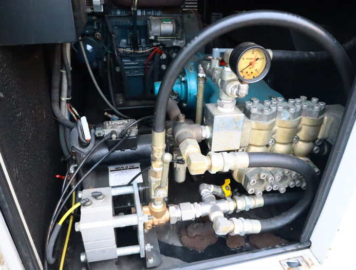 三菱 キャンター 小型 タンク車 高圧洗浄車 PDG-FB70B｜画像13