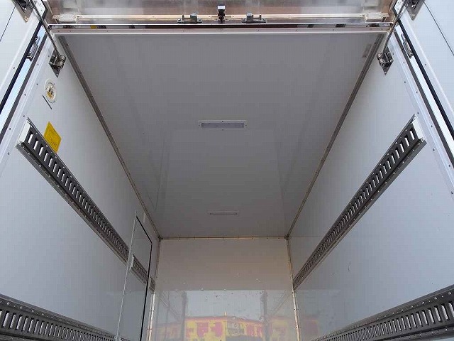 いすゞ エルフ 小型 冷凍冷蔵 保冷 サイドドア｜画像7