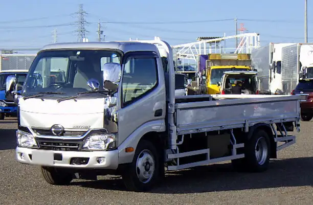 日野 デュトロ 小型 平ボディ TKG-XZU655M H31/R1 の中古トラック【車両No.153814】