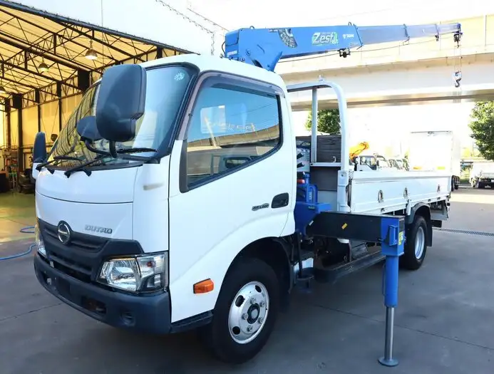 日野 デュトロ 小型 クレーン付 4段 ラジコン の中古トラック【車両No.153931】