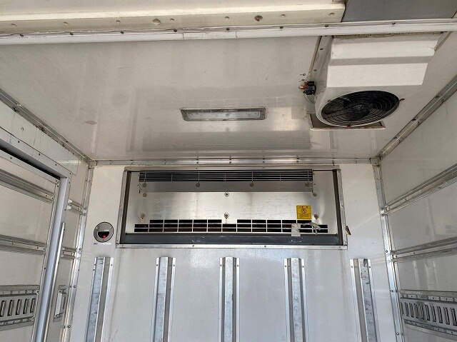 いすゞ エルフ 小型 冷凍冷蔵 低温 2室｜画像10