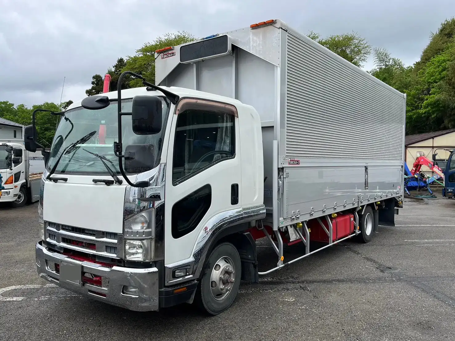 いすゞ フォワード 中型/増トン ウイング エアサス ベッド の中古トラック【車両No.164710】