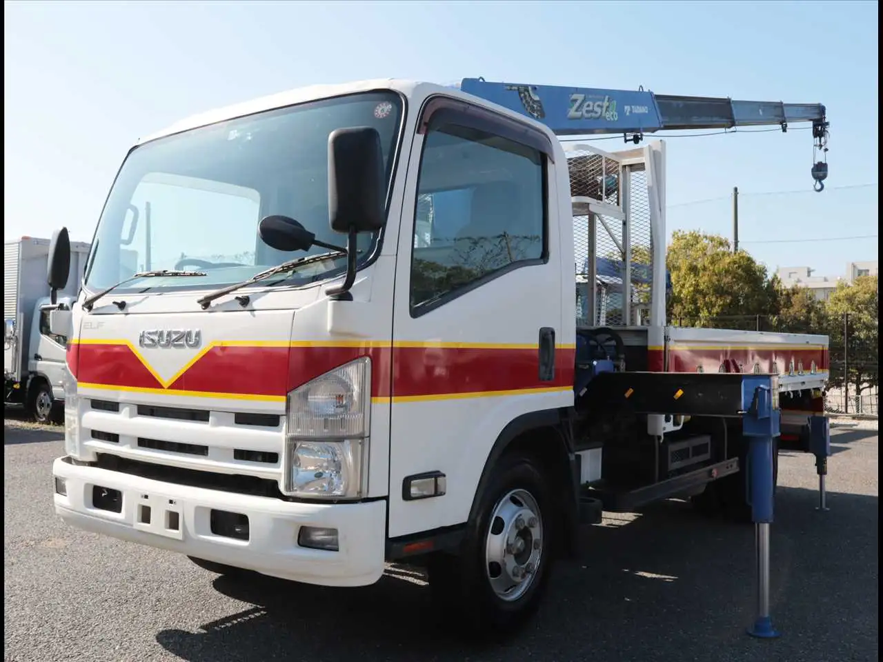いすゞ エルフ 小型 クレーン付 4段 ラジコン の中古トラック【車両No.165519】
