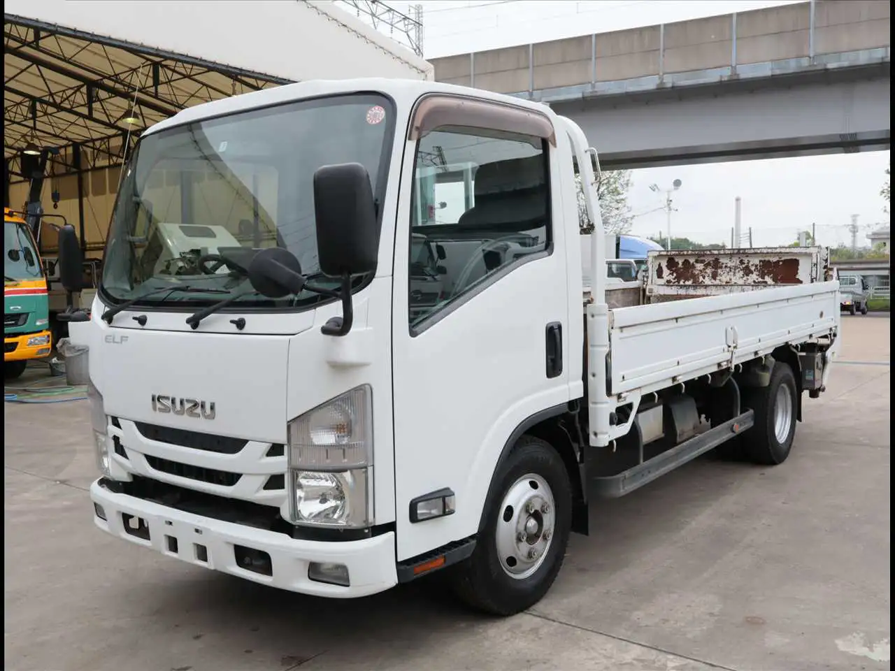 いすゞ エルフ 小型 平ボディ パワーゲート 床鉄板 の中古トラック【車両No.165958】