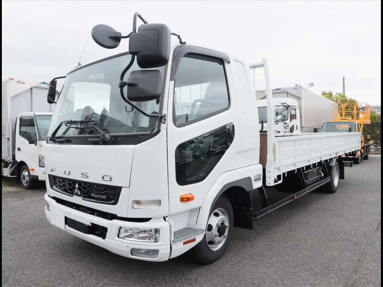 三菱 ファイター 中型/増トン 平ボディ ベッド 2KG-FK62F の中古トラック【車両No.166102】