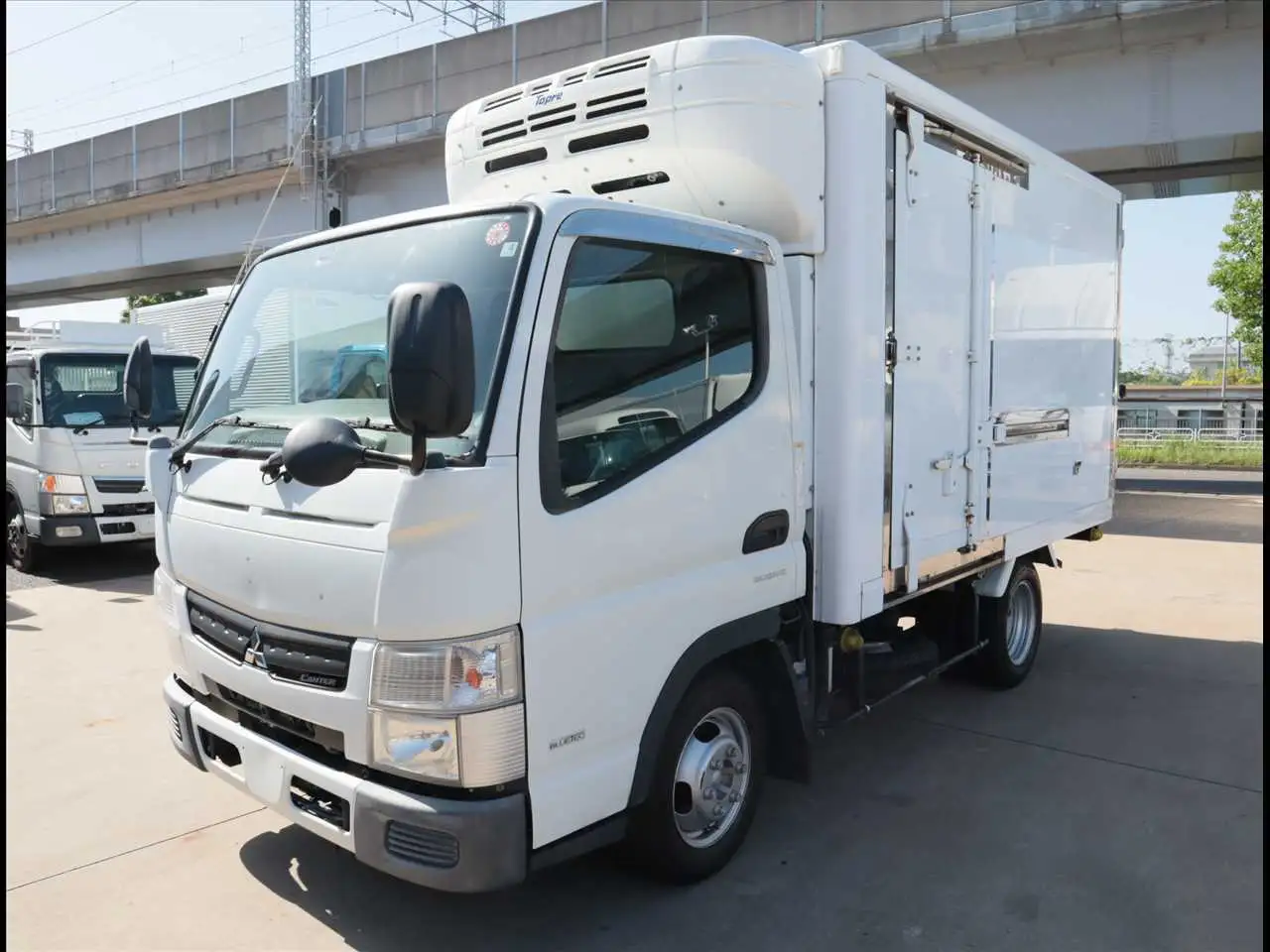 三菱 キャンター 小型 冷凍冷蔵 低温 2室 の中古トラック【車両No.166118】
