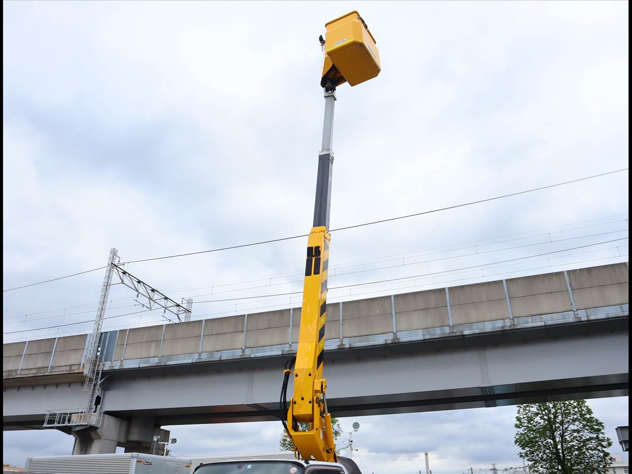 日野 デュトロ 小型 高所・建柱車 高所作業車 電工仕様の中古トラック画像9