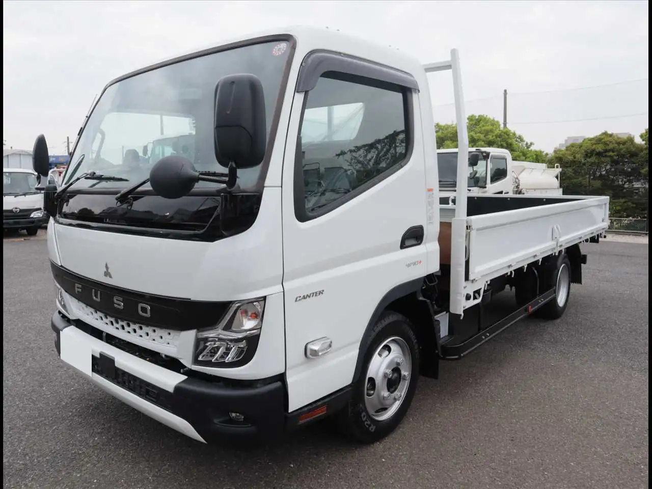 三菱 キャンター 小型 平ボディ 2RG-FEB50 R5 の中古トラック【車両No.166600】