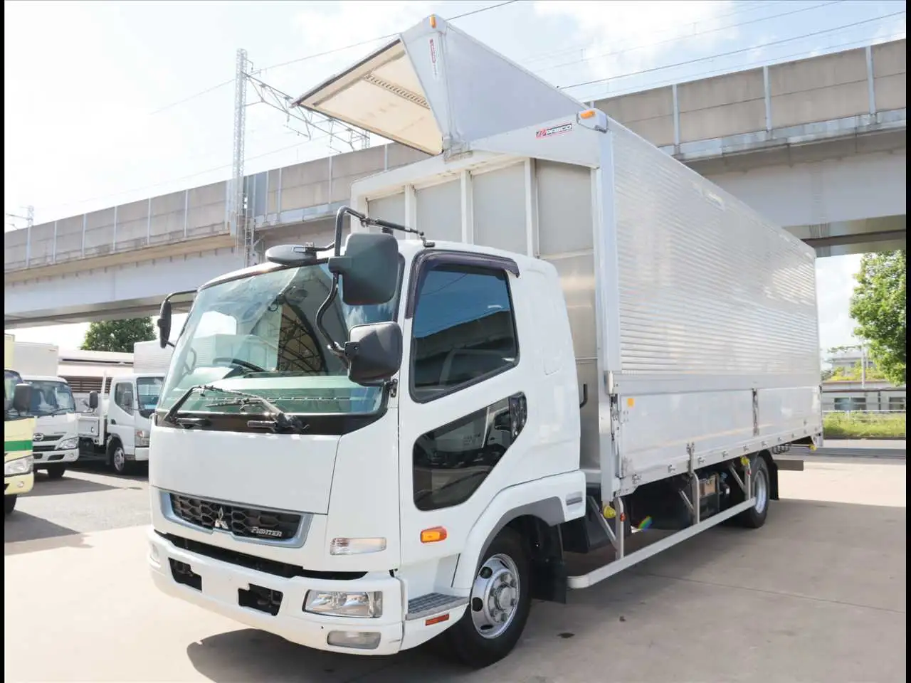 三菱 ファイター 中型/増トン ウイング ベッド 2KG-FK61F の中古トラック【車両No.167723】