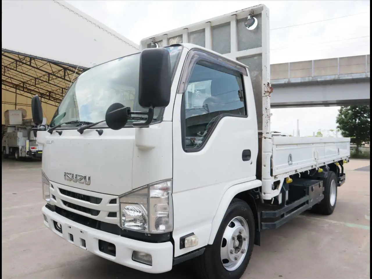 いすゞ エルフ 小型 平ボディ 2RG-NKR88R R2 の中古トラック【車両No.167833】