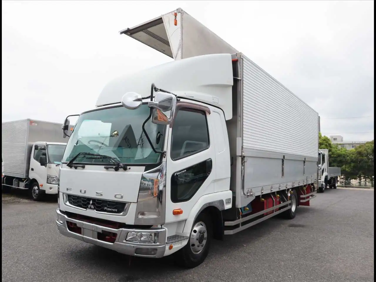 三菱 ファイター 中型/増トン ウイング ベッド TKG-FK61F の中古トラック【車両No.168010】