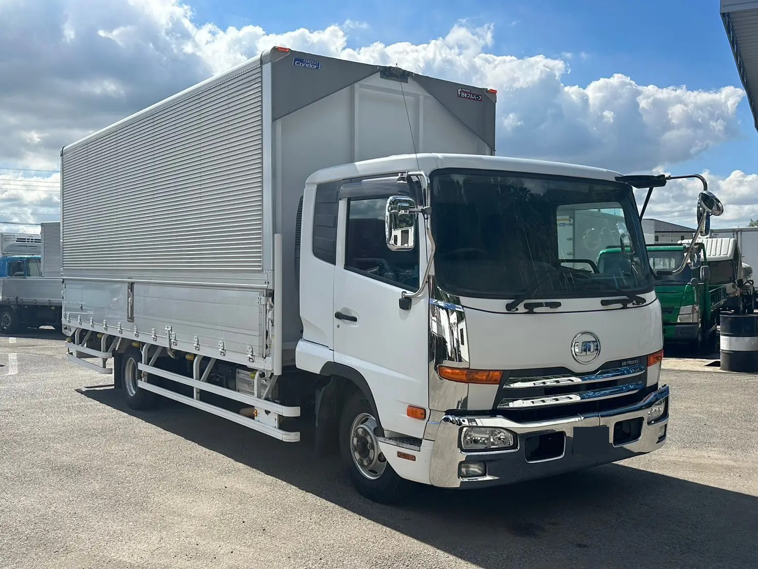 日産UD コンドル 中型/増トン ウイング エアサス ベッド｜画像2