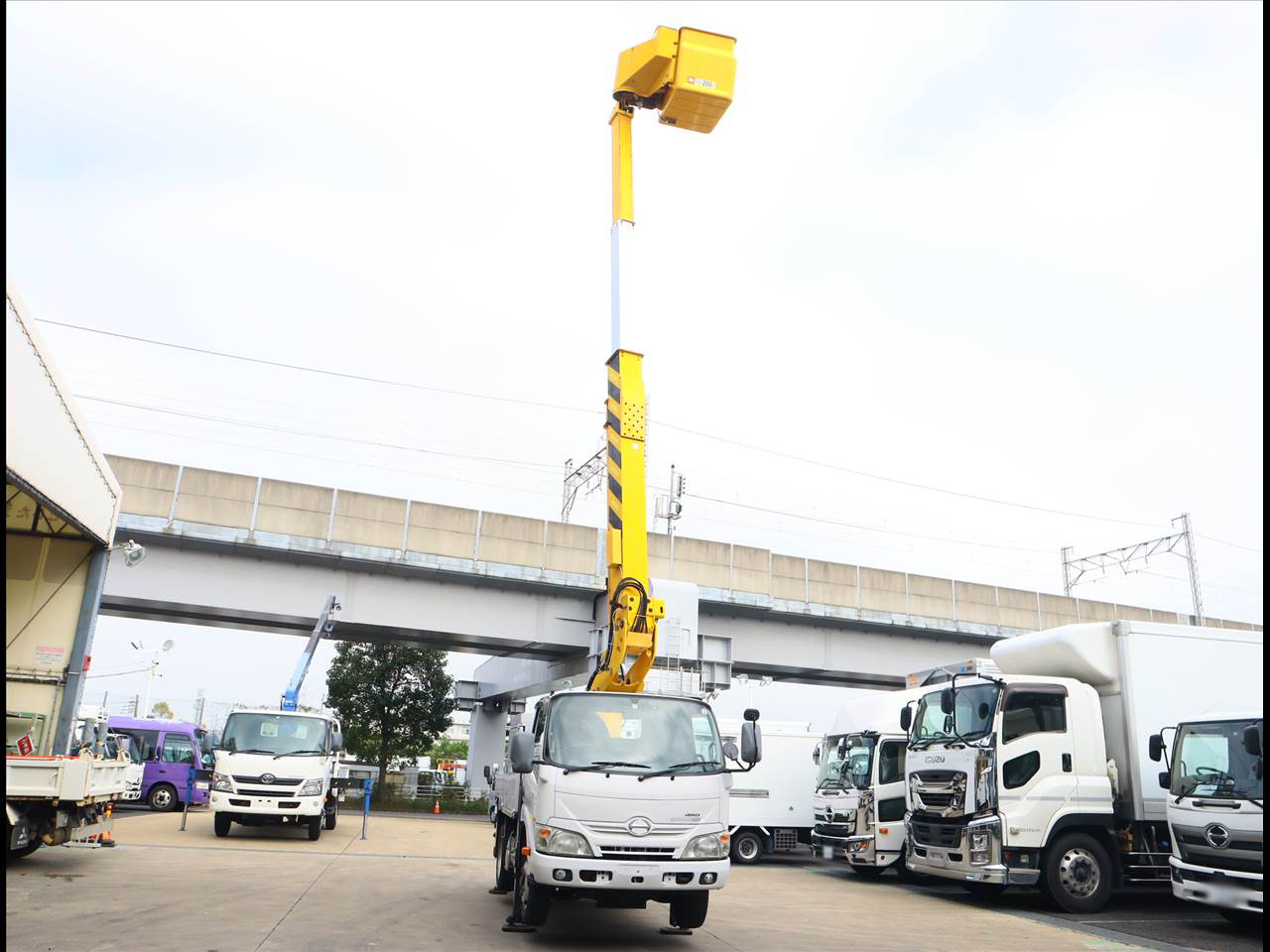 日野 デュトロ 小型 高所・建柱車 高所作業車 電工仕様の中古トラック画像11