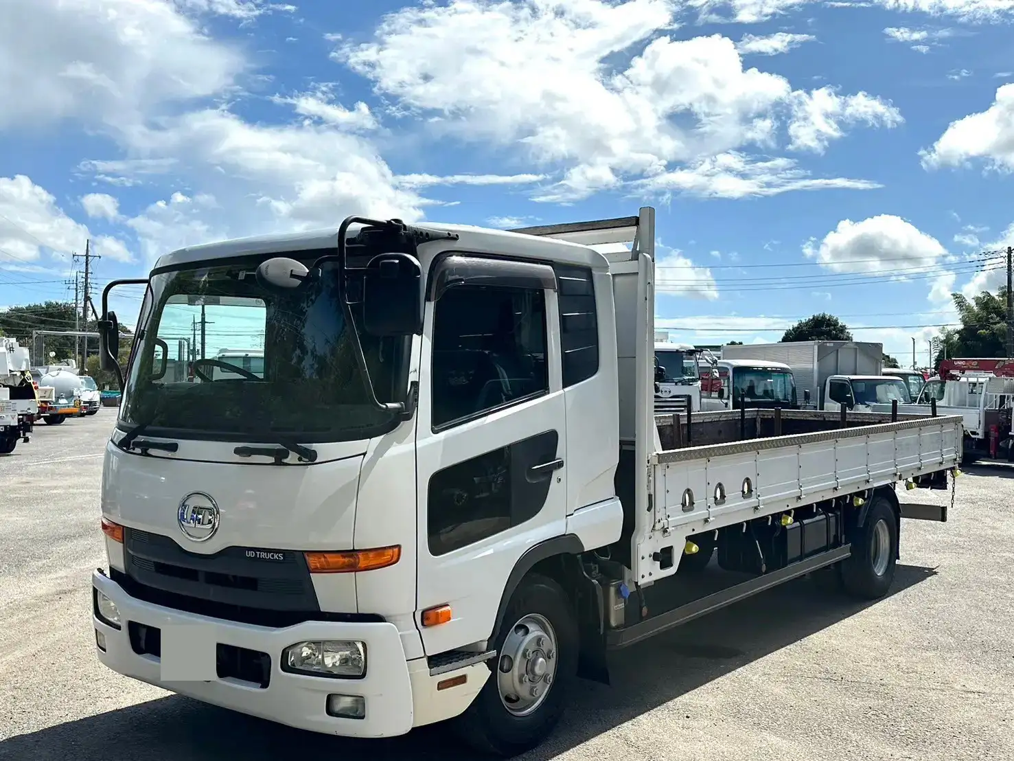 日産UD コンドル 中型/増トン 平ボディ 床鉄板 ベッド の中古トラック【車両No.174527】