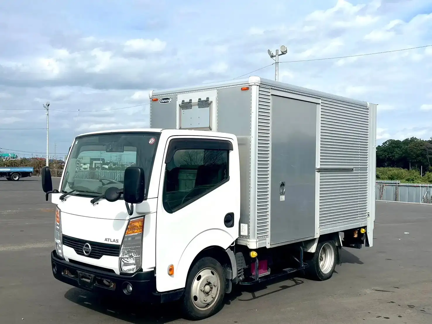 日産 アトラス 小型 アルミバン パワーゲート 床鉄板 の中古トラック【車両No.174545】