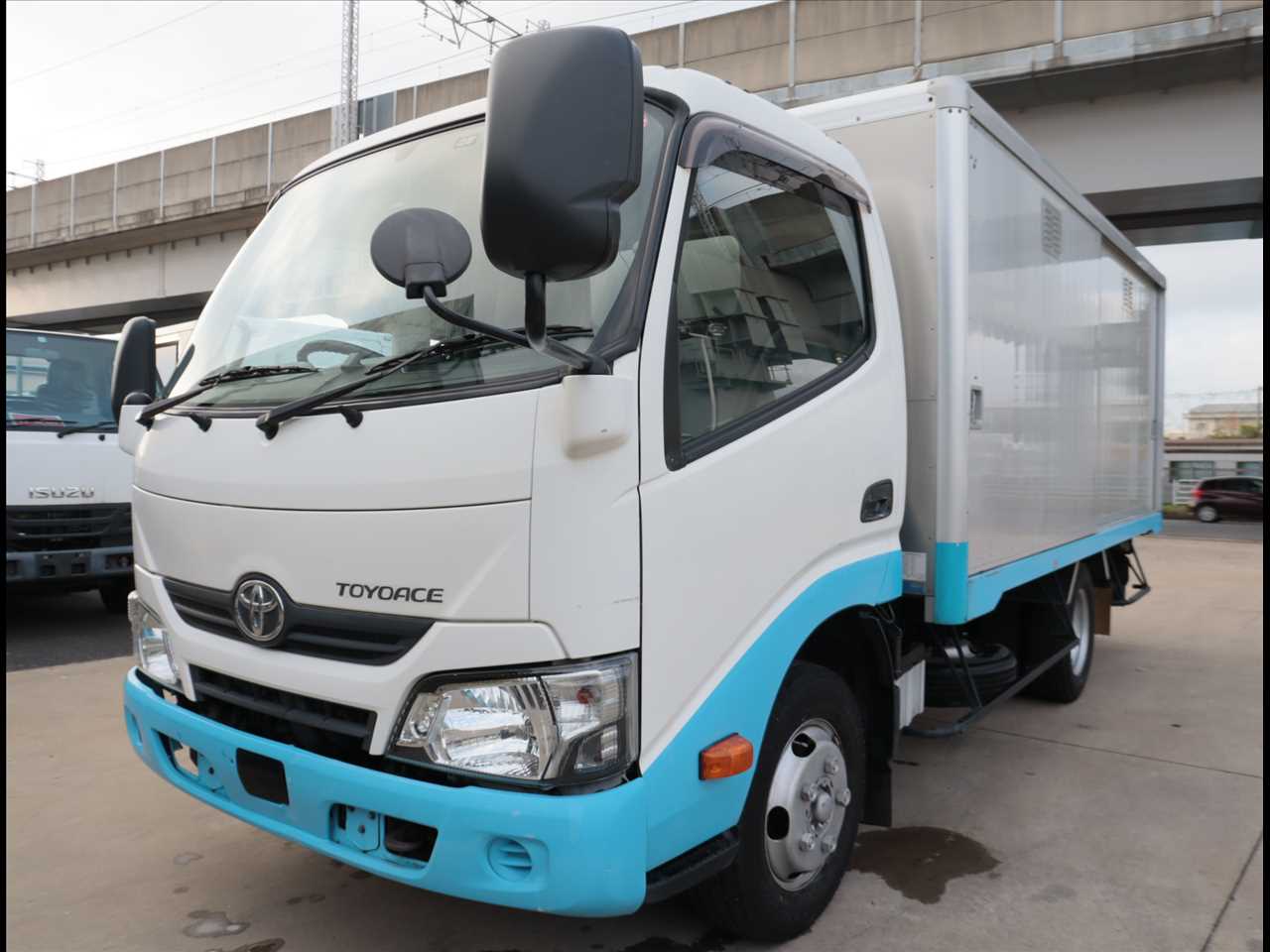 トヨタ トヨエース 小型 アルミバン ボトルカー TPG-XZC645｜画像1