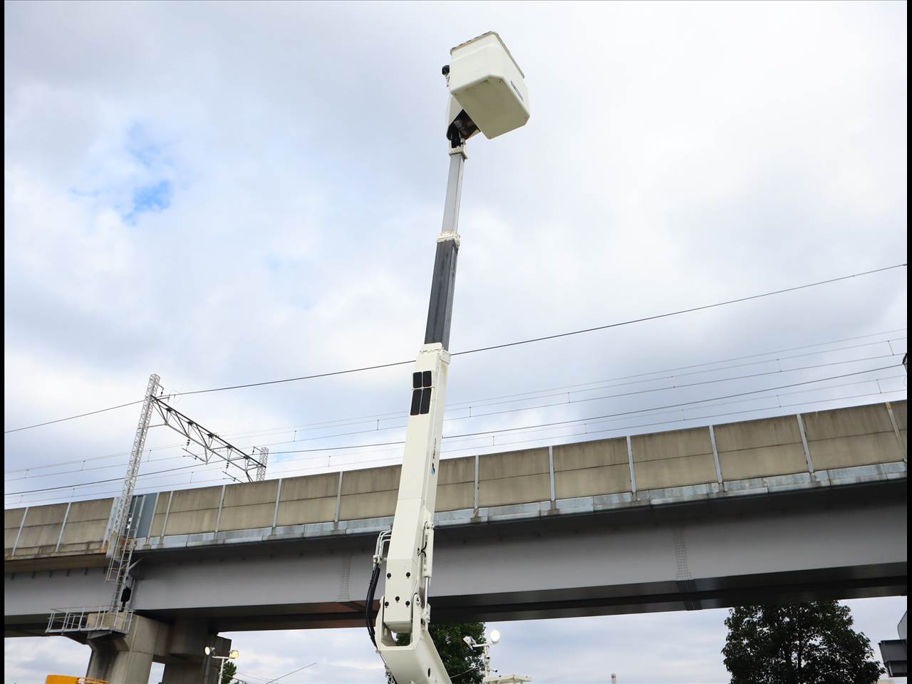 日野 デュトロ 小型 高所・建柱車 高所作業車 電工仕様｜画像4