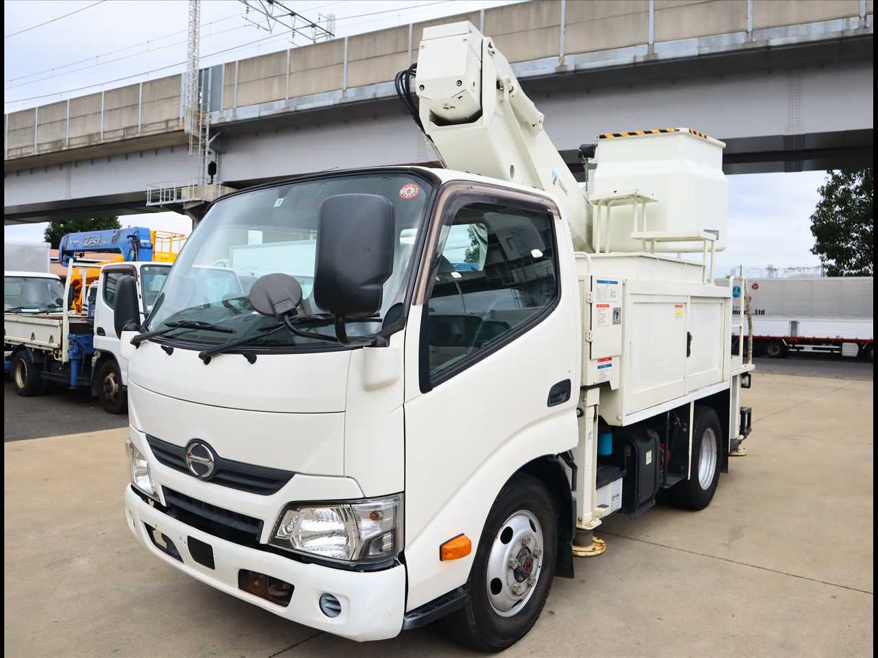 日野 デュトロ 小型 高所・建柱車 高所作業車 電工仕様｜画像1