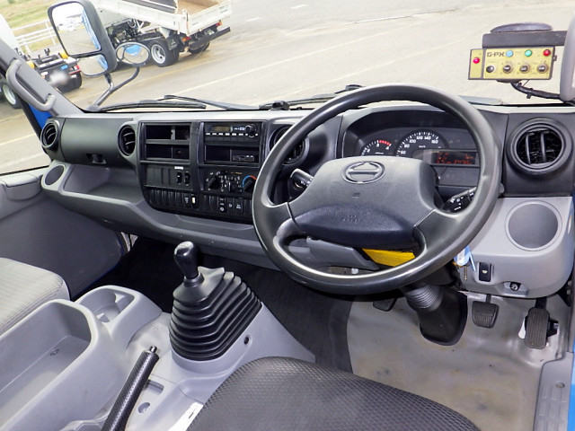 日野 デュトロ 小型 パッカー車(塵芥車) プレス式 TKG-XZU710Mの中古トラック画像9