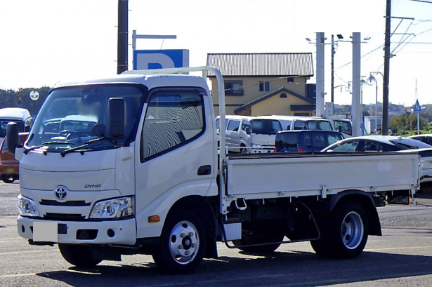 トヨタ ダイナ 小型 平ボディ 2RG-XZC645 H31/R1｜画像1