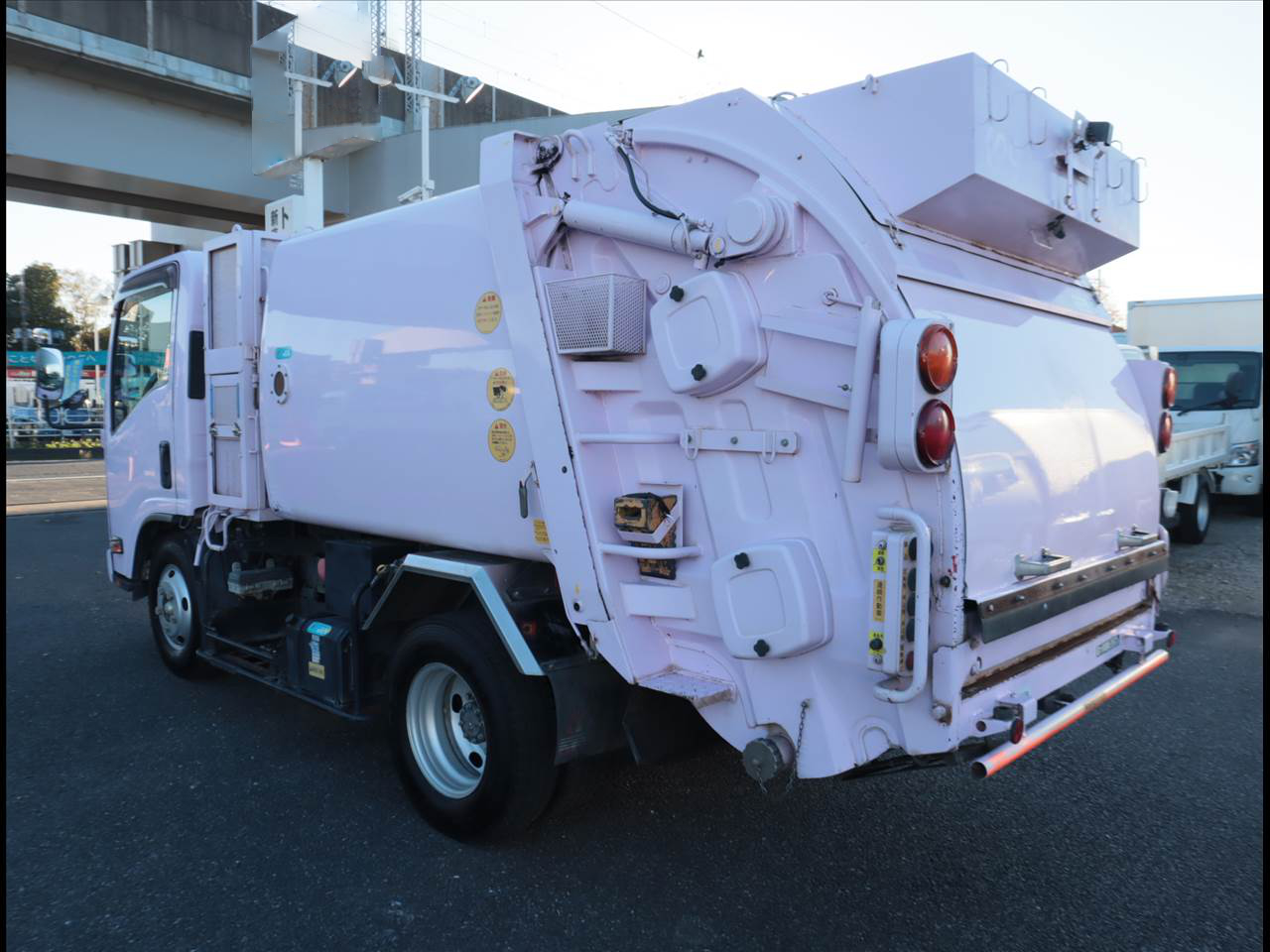 いすゞ エルフ 小型 パッカー車(塵芥車) 巻き込み式 TPG-NMR85Nの中古トラック画像4