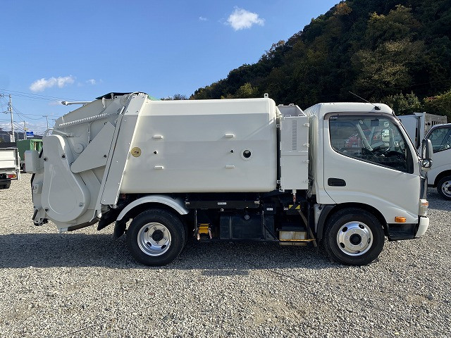 日野 デュトロ 小型 パッカー車(塵芥車) 巻き込み式 TKG-XZU600Xの中古トラック画像2