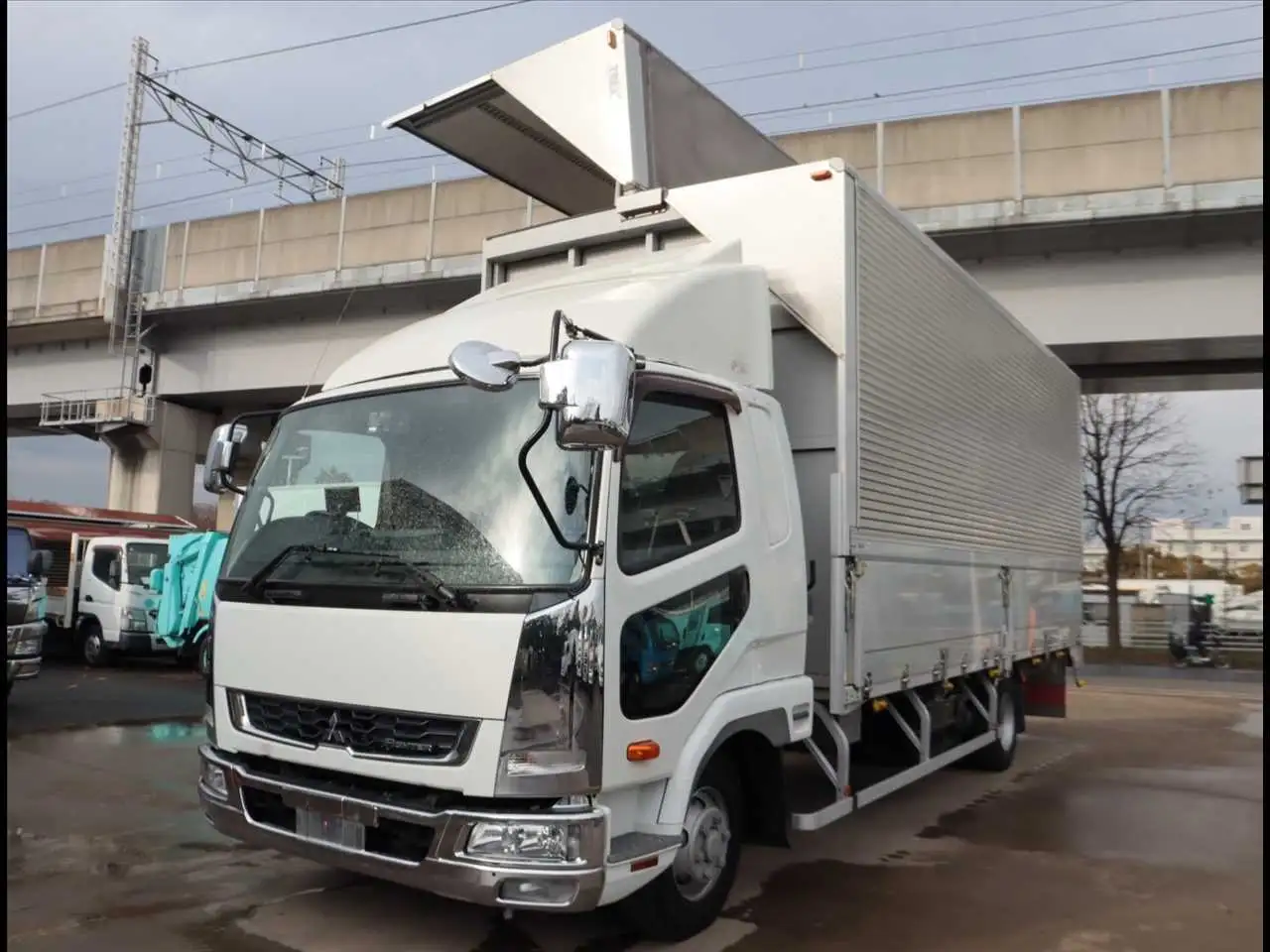 三菱 ファイター 中型/増トン ウイング ベッド 2KG-FK61F の中古トラック【車両No.180109】