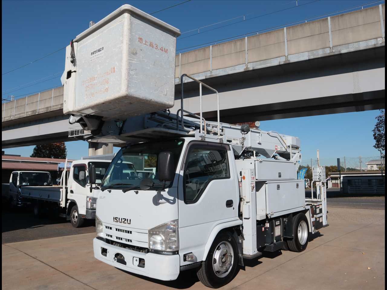 いすゞ エルフ 小型 高所・建柱車 高所作業車 電工仕様｜画像1