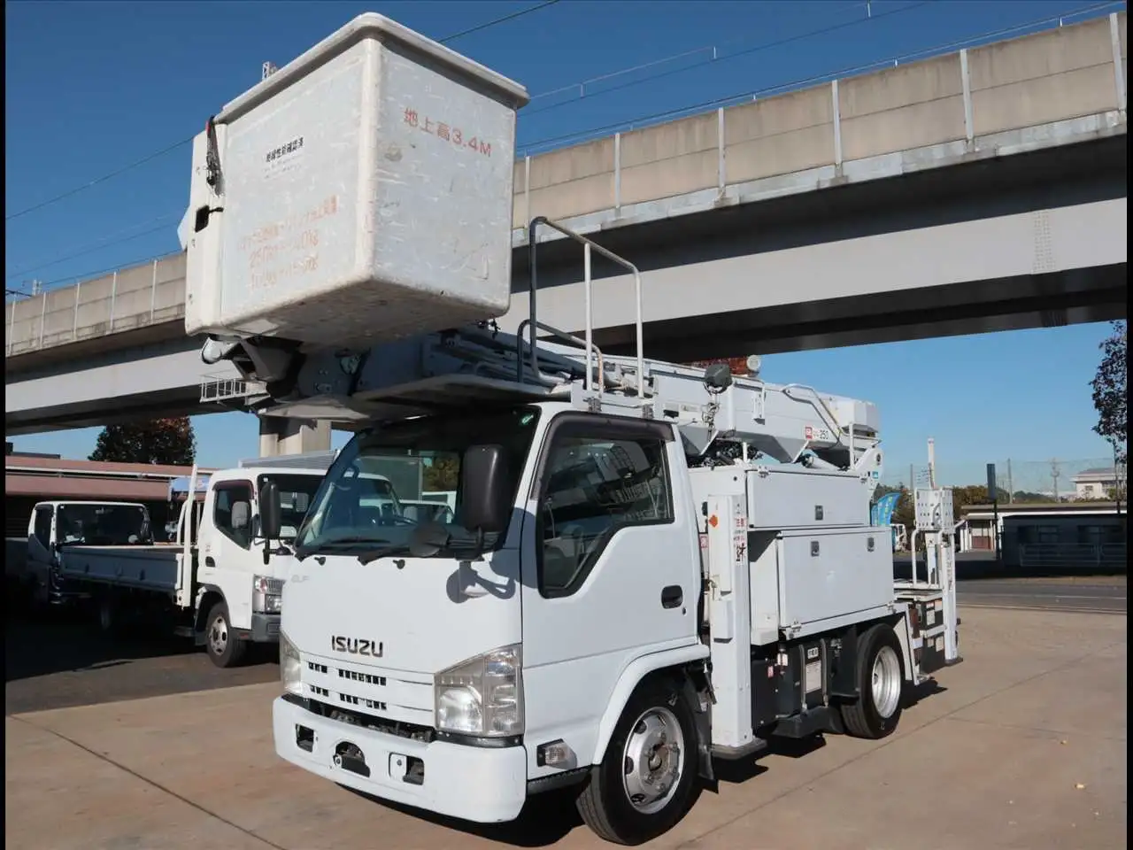 いすゞ エルフ 小型 高所・建柱車 高所作業車 電工仕様 の中古トラック【車両No.180519】