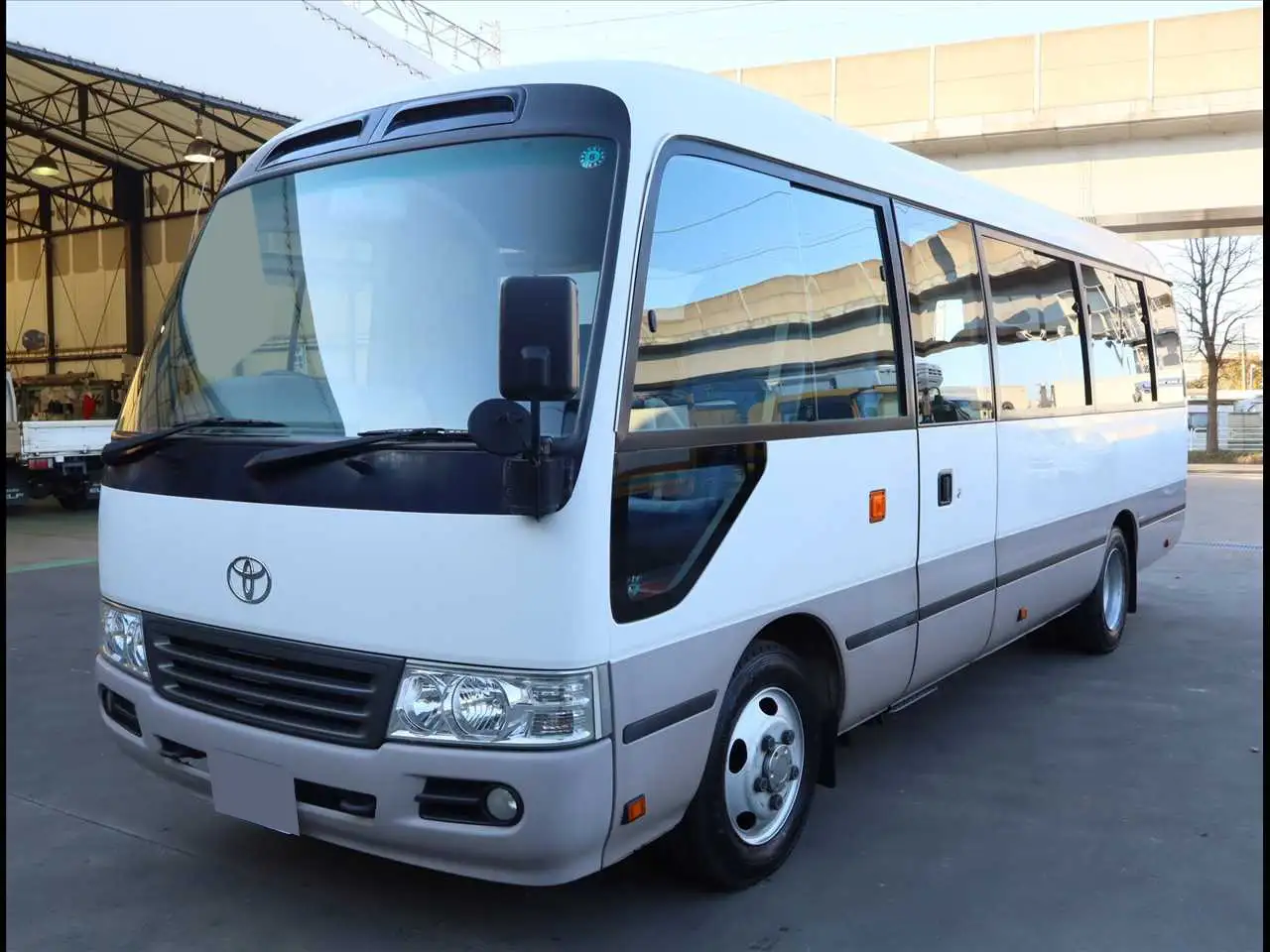 トヨタ コースター 小型 バス マイクロバス SKG-XZB50 の中古トラック【車両No.180501】