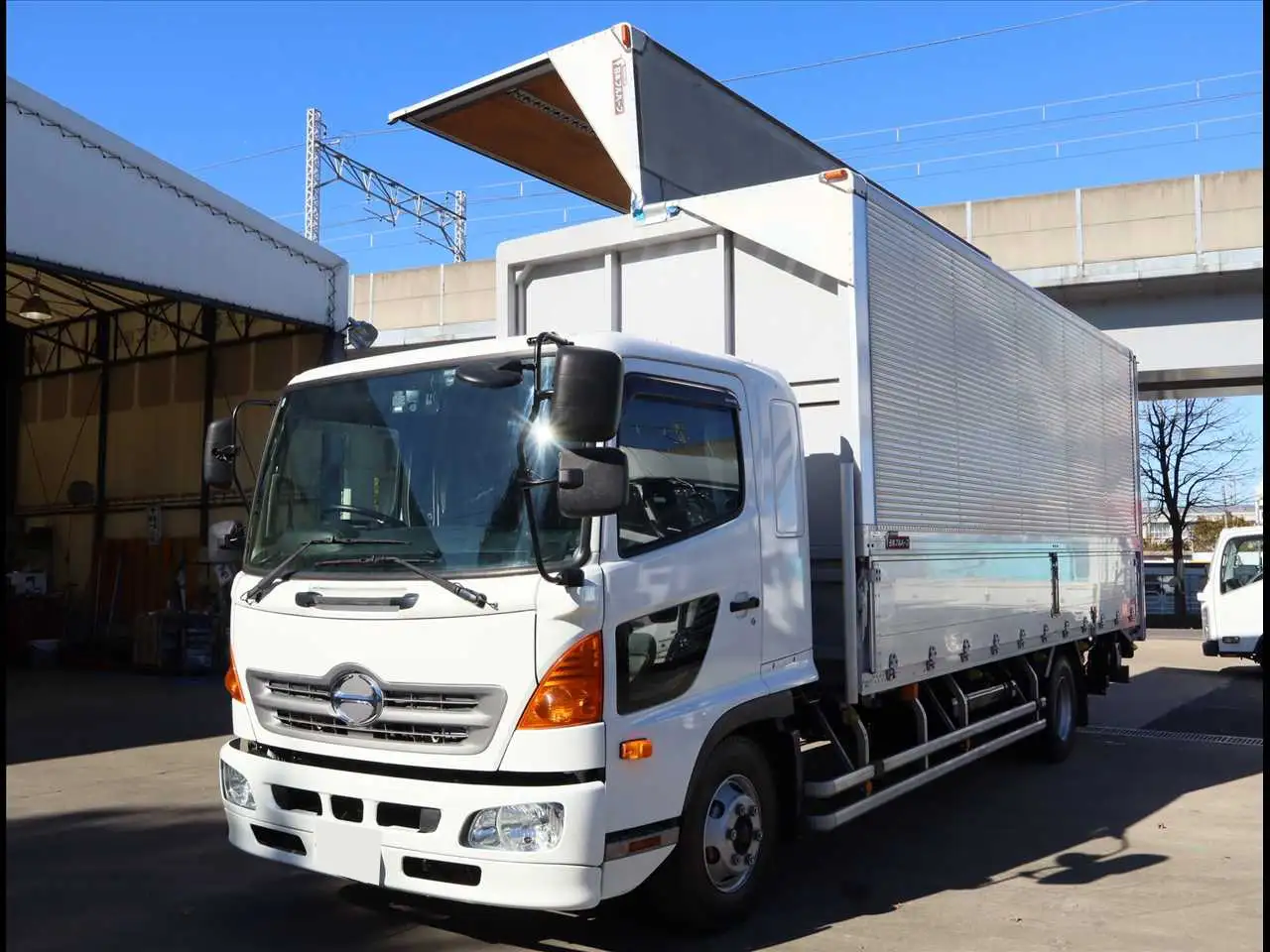 日野 レンジャー 中型/増トン ウイング パワーゲート エアサス の中古トラック【車両No.180523】