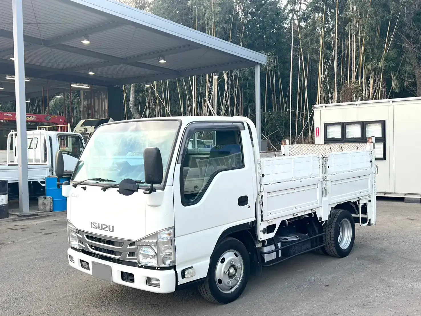 いすゞ エルフ 小型 平ボディ パワーゲート 床鉄板 の中古トラック【車両No.180793】