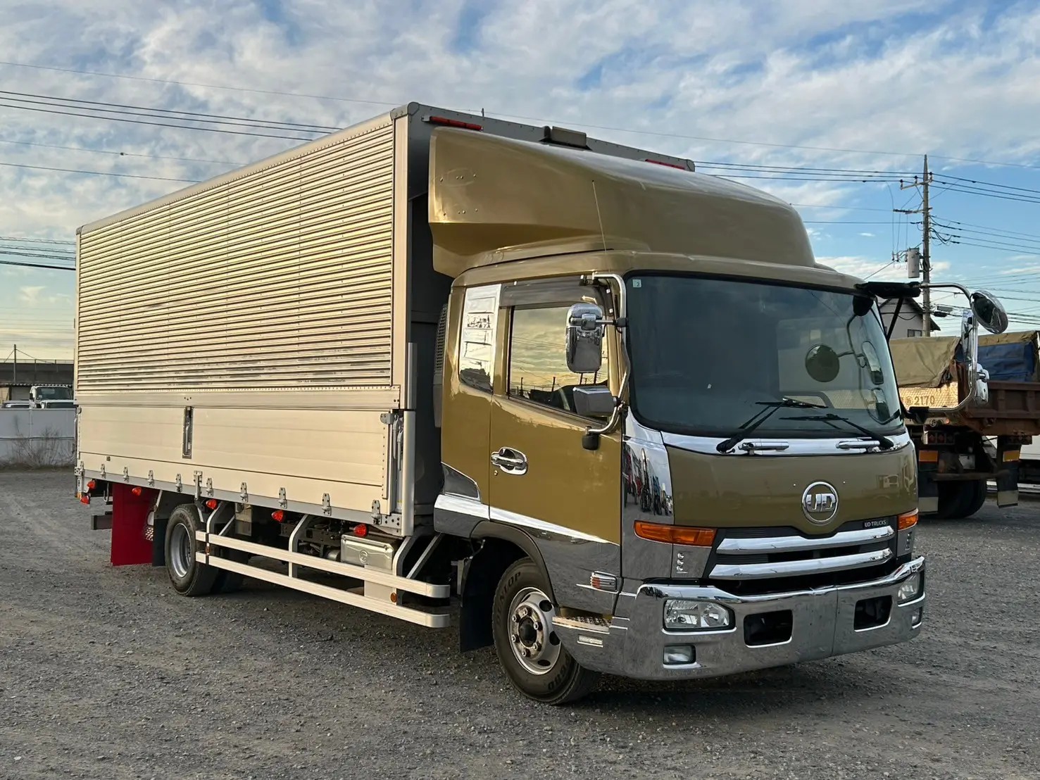 日産UD コンドル 中型/増トン ウイング エアサス ベッドの中古トラック画像2