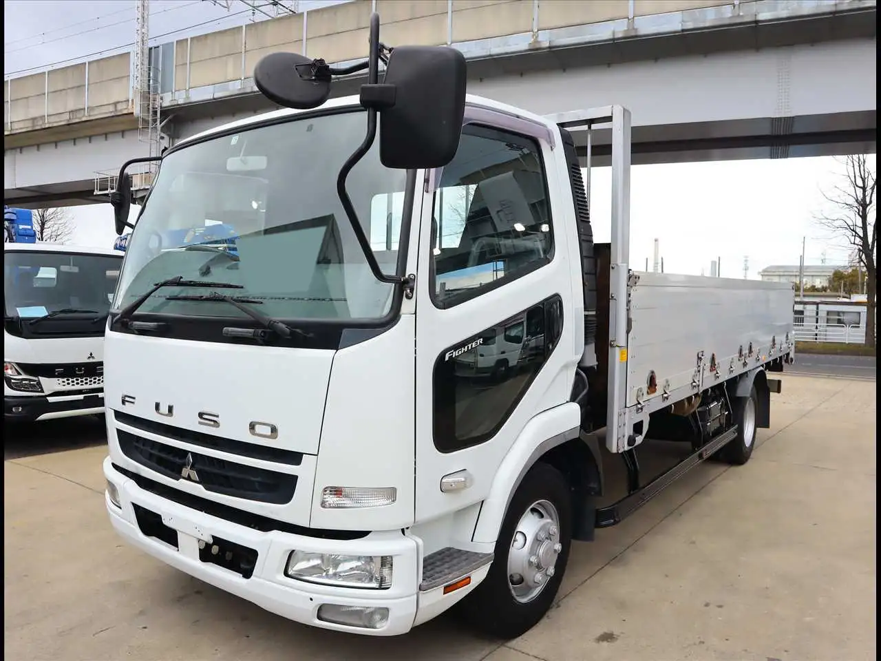 三菱 ファイター 中型/増トン 平ボディ 床鉄板 アルミブロック の中古トラック【車両No.181453】