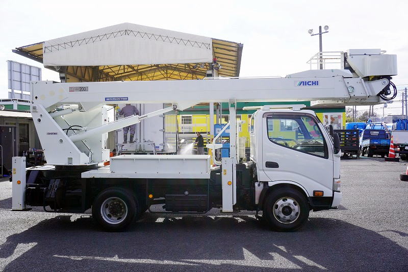 日野 デュトロ 小型 高所・建柱車 高所作業車 TKG-XZU640Fの中古トラック画像2