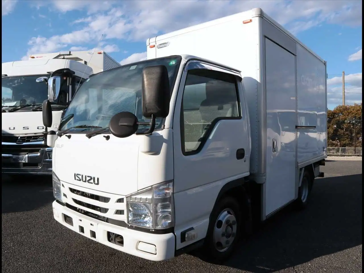 いすゞ エルフ 小型 アルミバン サイドドア 3枚観音 の中古トラック【車両No.182286】